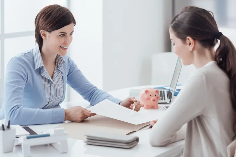 A woman taking personalised financial guidence